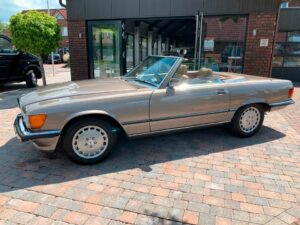 Mercedes-560-SL11
