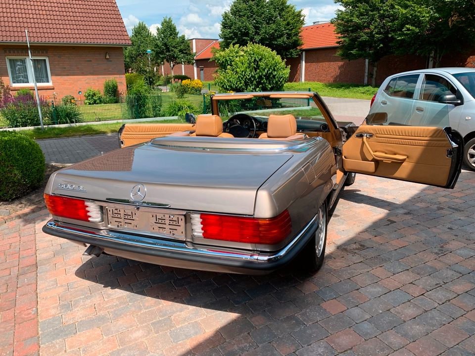 Mercedes-560-SL19